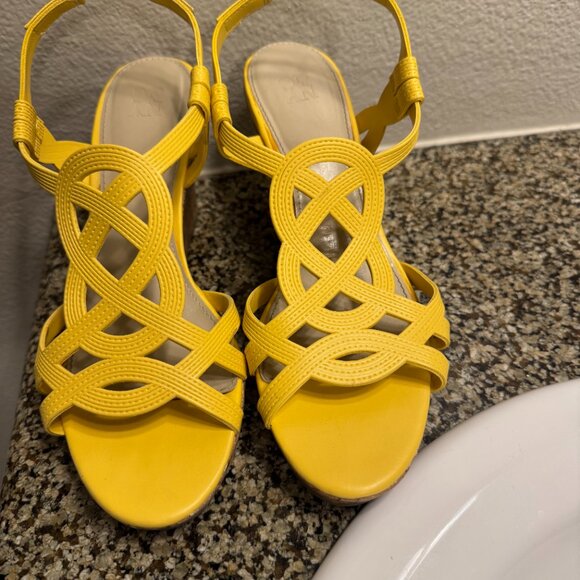 NY and Co yellow wedges size 8 Excellent Condition - Picture 2 of 3